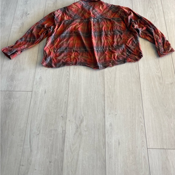 BDG Red Geometric Pattern Top - Picture 2 of 6